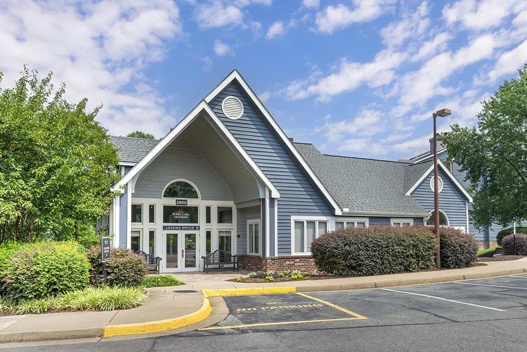 the building where the hotel is located is shown with a parking lot