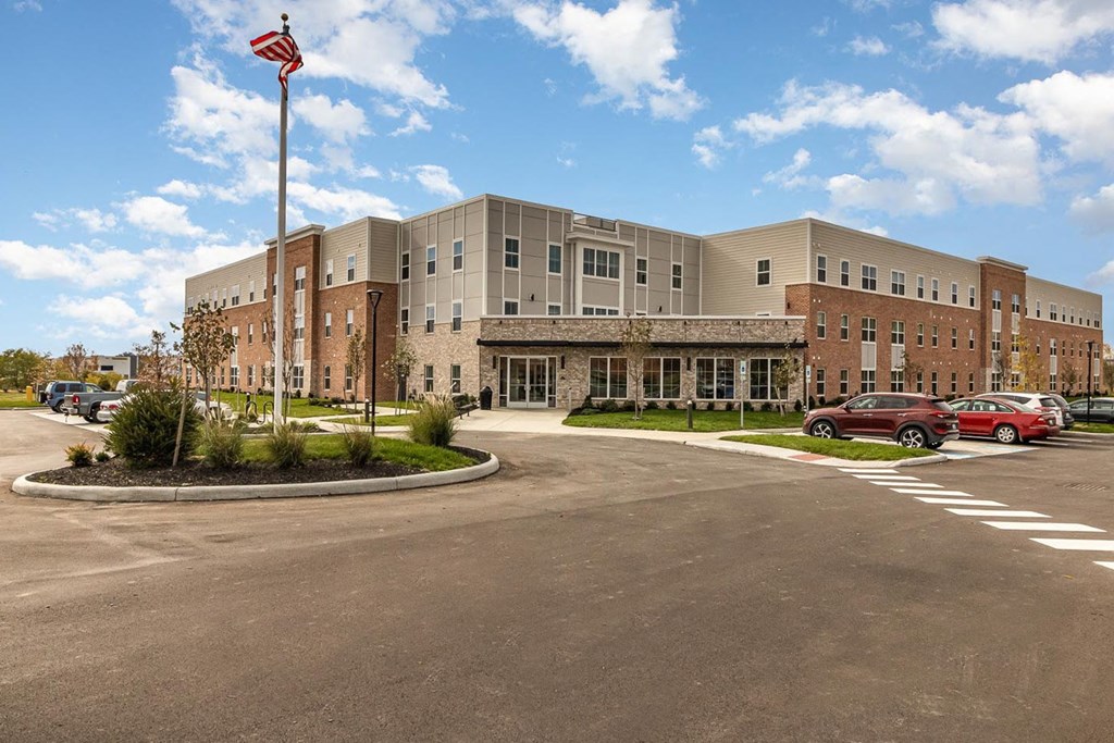 a large building with cars parked in front of it