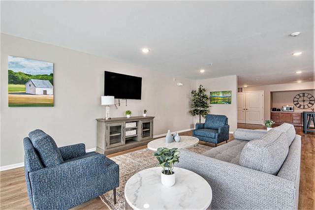 Breton Grove Apartments