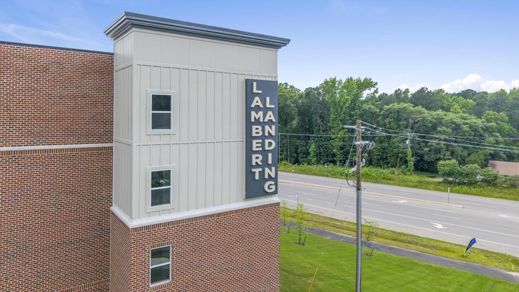 A brick building with a sign that says "Lamar Bending".