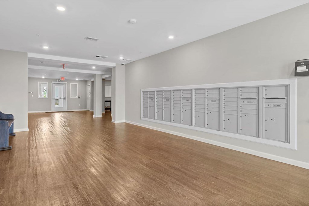 a room with a bunch of lockers in it