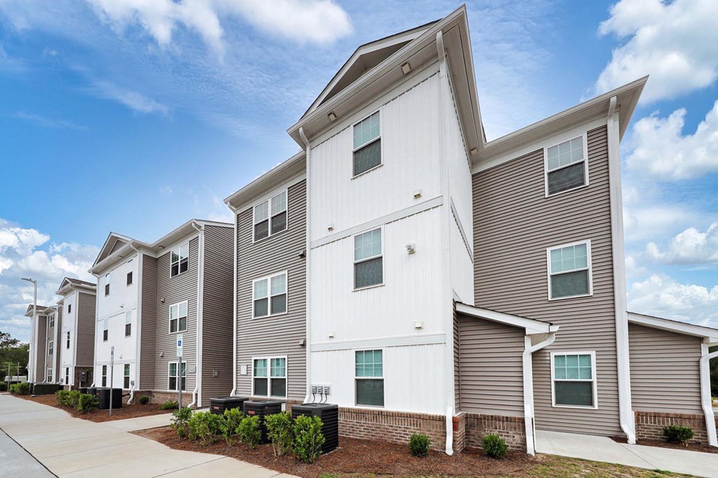 exterior view at the regency woods apartments in pascagoula, ms