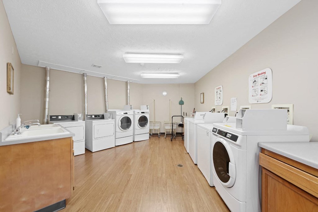 a washer and dryer room filled with washes and washing machines