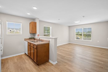 2375 SouthPark Drive 1-2 Beds Apartment, Affordable for Rent - Photo Gallery 11