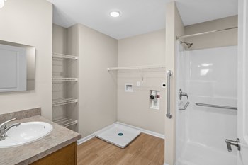 2375 SouthPark Drive 1-2 Beds Apartment, Affordable for Rent - Photo Gallery 13