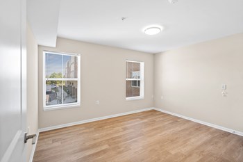 2375 SouthPark Drive 1-2 Beds Apartment, Affordable for Rent - Photo Gallery 24