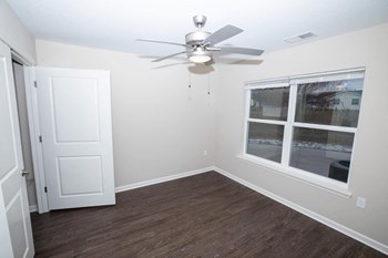 5409 NW Johnston Dr 1-2 Beds Apartment, Affordable for Rent - Photo Gallery 30