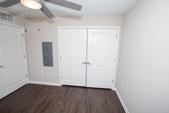 5409 NW Johnston Dr 1-2 Beds Apartment, Affordable for Rent - Photo Gallery 28