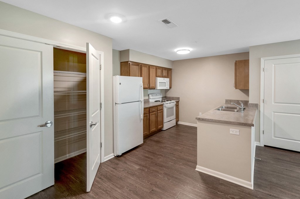 the preserve at ballantyne commons apartment kitchen with white appliances