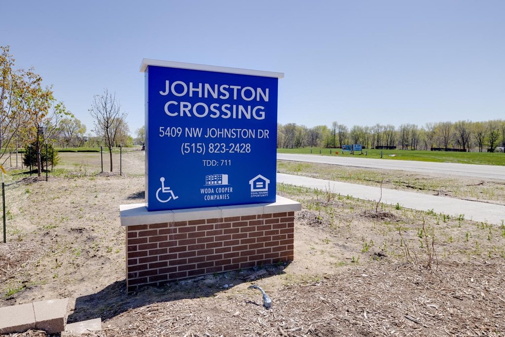 a sign at the entrance to the johnston crossing park