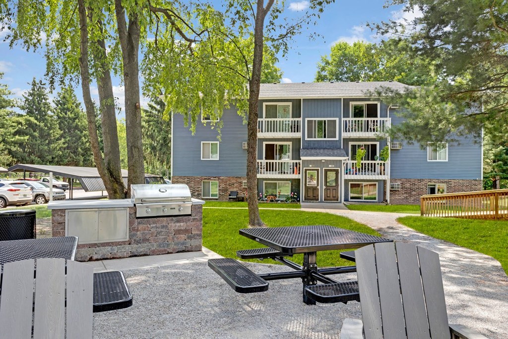 Outdoor Grill and Picnic Area