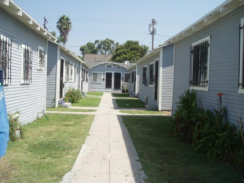 G11--1187-1199 W. 37th Drive