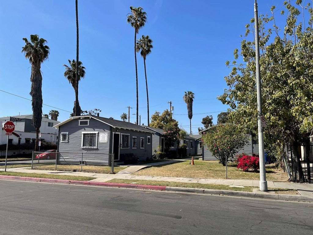 G11--1187-1199 W. 37th Drive