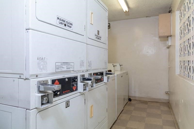 A41--1204-1208 West Adams Blvd.