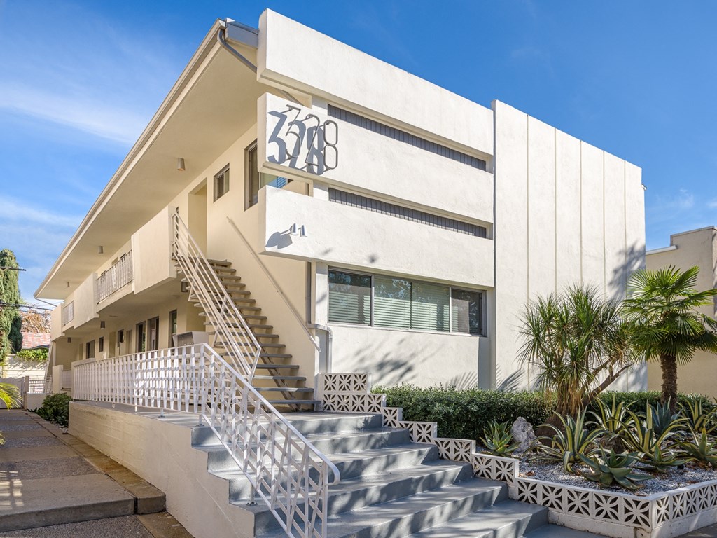 the building in which the hotel is located