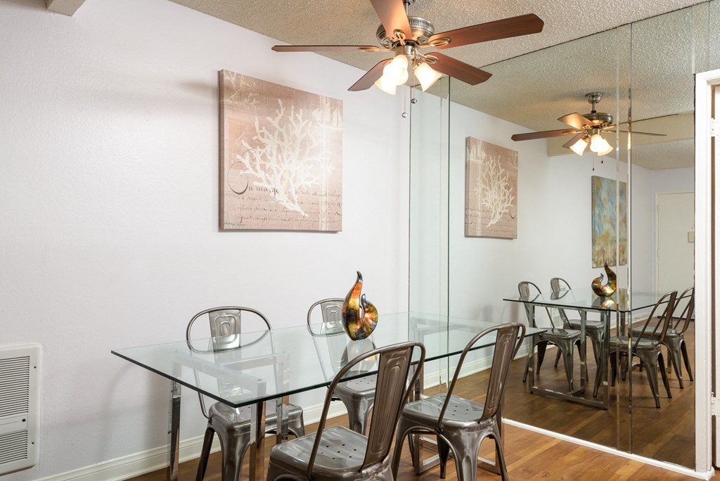 Apartments in Santa Ana with Dining Room