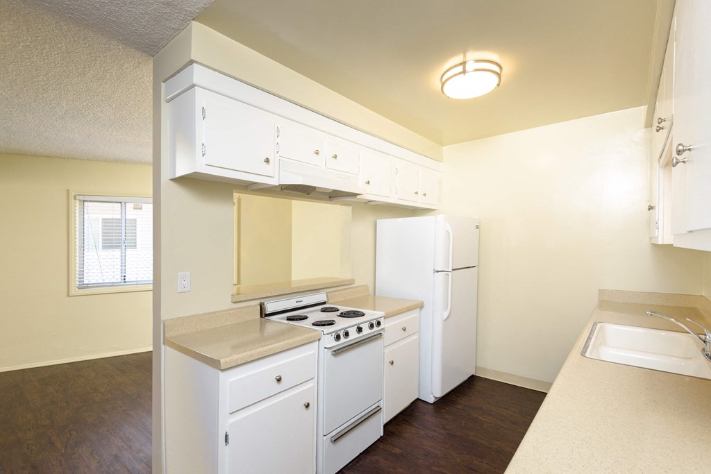 Apartments for rent with kitchen in Long Beach