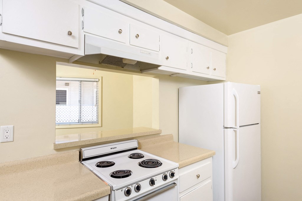 kitchen in apartments for rent in Long Beach