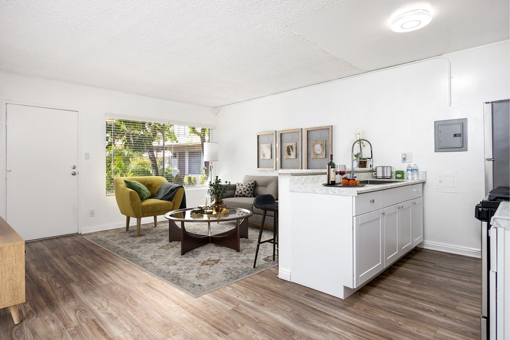 the preserve at ballantyne commons apartment living room and kitchen