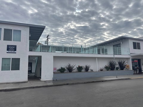 A building with a sign that says "Playa" on it.
