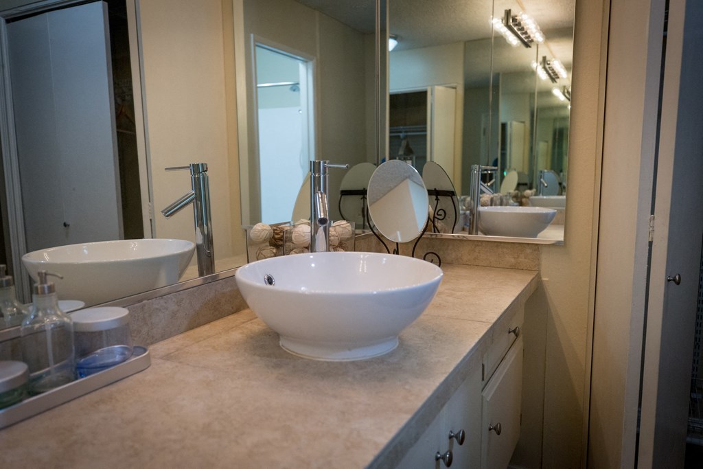 Luxury Bathrooms in Santa Ana