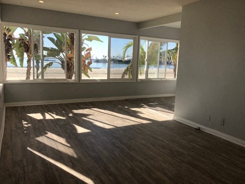 7th Place  living room