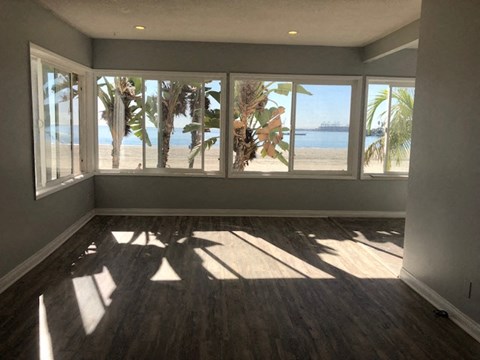 7th Place  living room