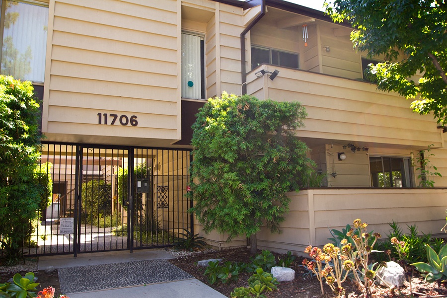 Apartments for rent with in Valley Village