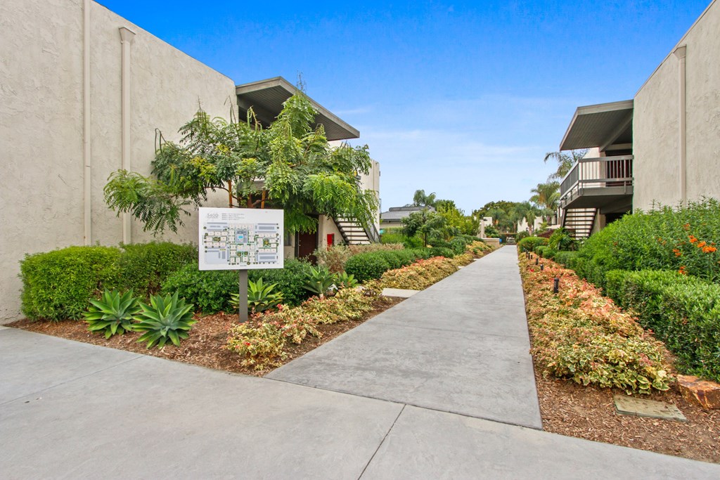 Community with Lush landscape in Santa Ana