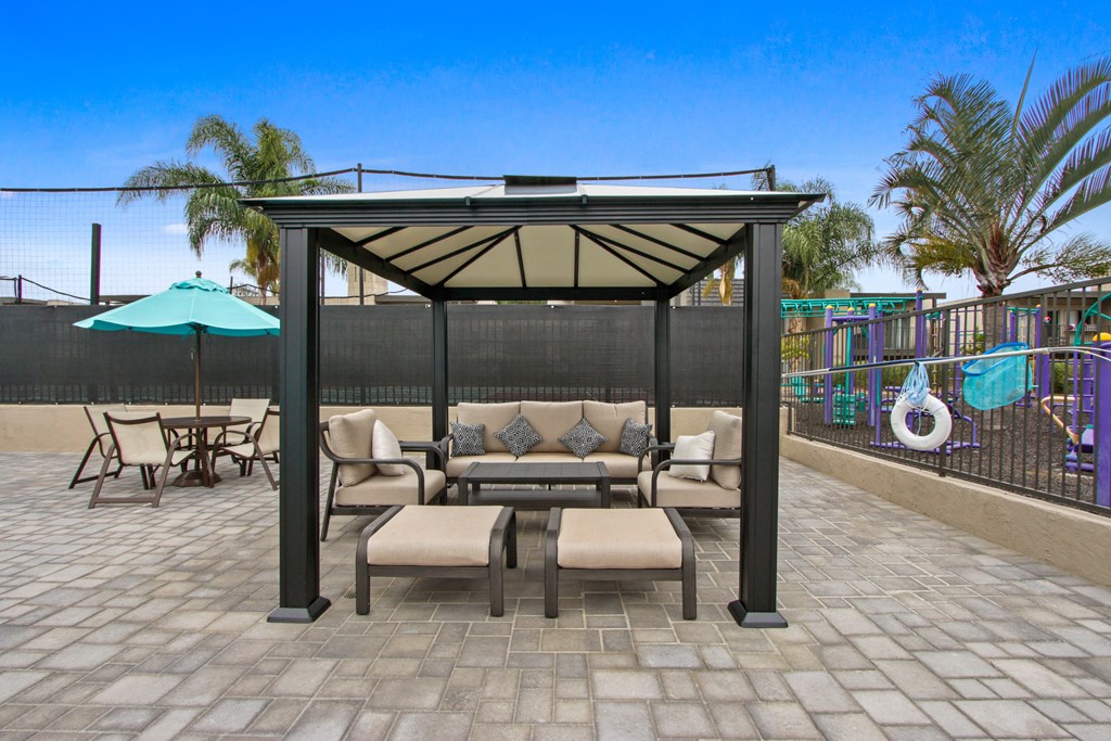 Apartments with Spacious pool in Santa Ana