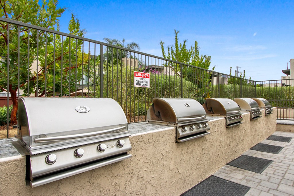 Condos with BBQ Area in Santa Ana