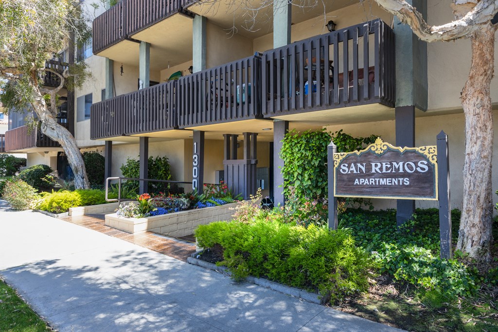 the sign in front of the san remo apartments building