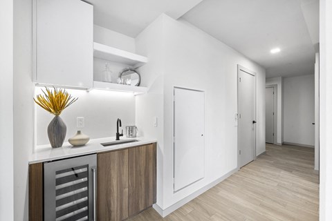 Wine fridge and wet bar in unit 1909 Rittenhouse