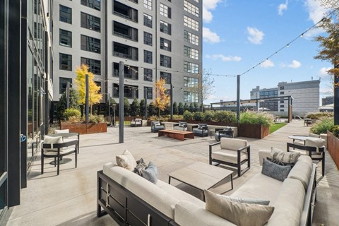 The Alcott Terrace Lounge