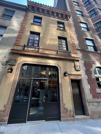 Ronan Flats Front Door - Photo Gallery 2