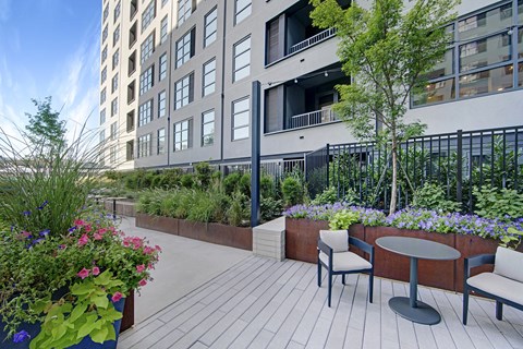 The Alcott Courtyard Lounge & Gardens