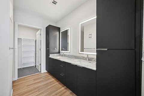 Arden Karl's Farm Bathroom & Closet / Changing Room