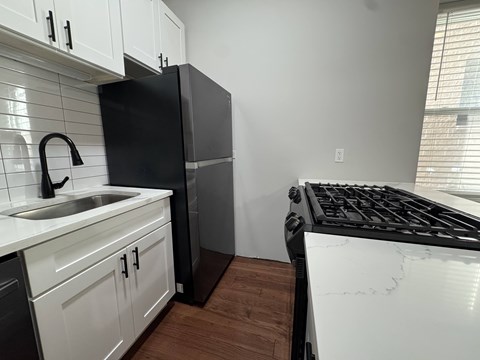 3505 N Sheffield Ave 2-3 Beds Apartment for Rent