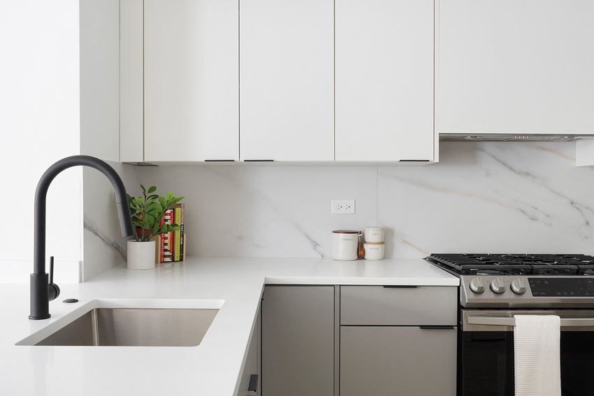 3821 N. Ashland Ave.