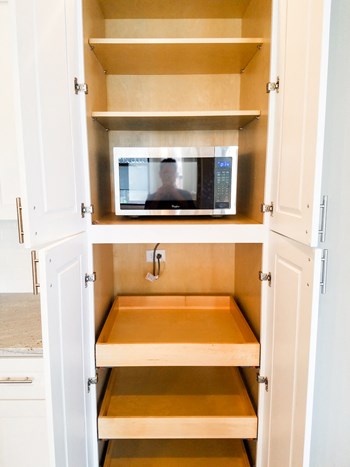 1049 N. Leavitt St. 2-3 Beds Apartment for Rent - Photo Gallery 4