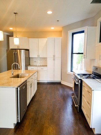 1049 N. Leavitt St. 2-3 Beds Apartment for Rent - Photo Gallery 2