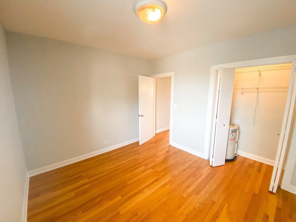 walk in closet 1 bedroom wicker park
