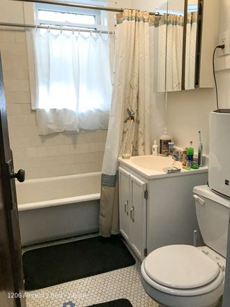 this is a photo of the bathroom in the 1 bedroom clipper floor plan at nant