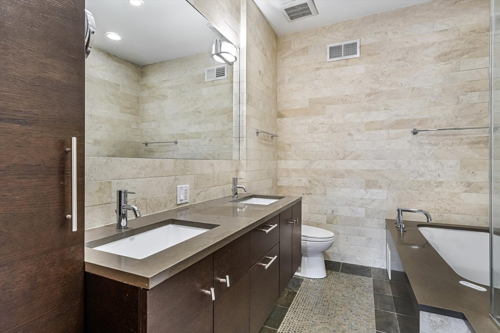 A bathroom with a toilet, sink, and bathtub.