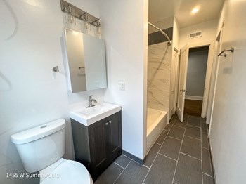 1455-57 W. Summerdale Ave. 2-3 Beds Apartment for Rent - Photo Gallery 5