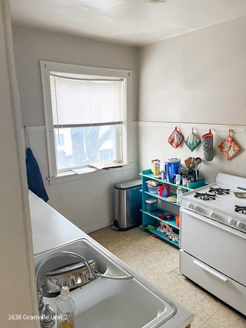 1634-38 W Granville Ave. 1-2 Beds Apartment for Rent - Photo Gallery 3