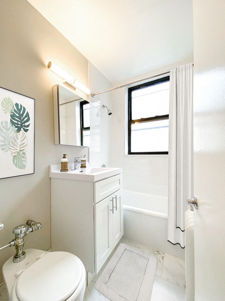 500 Fullerton Bathroom Tile