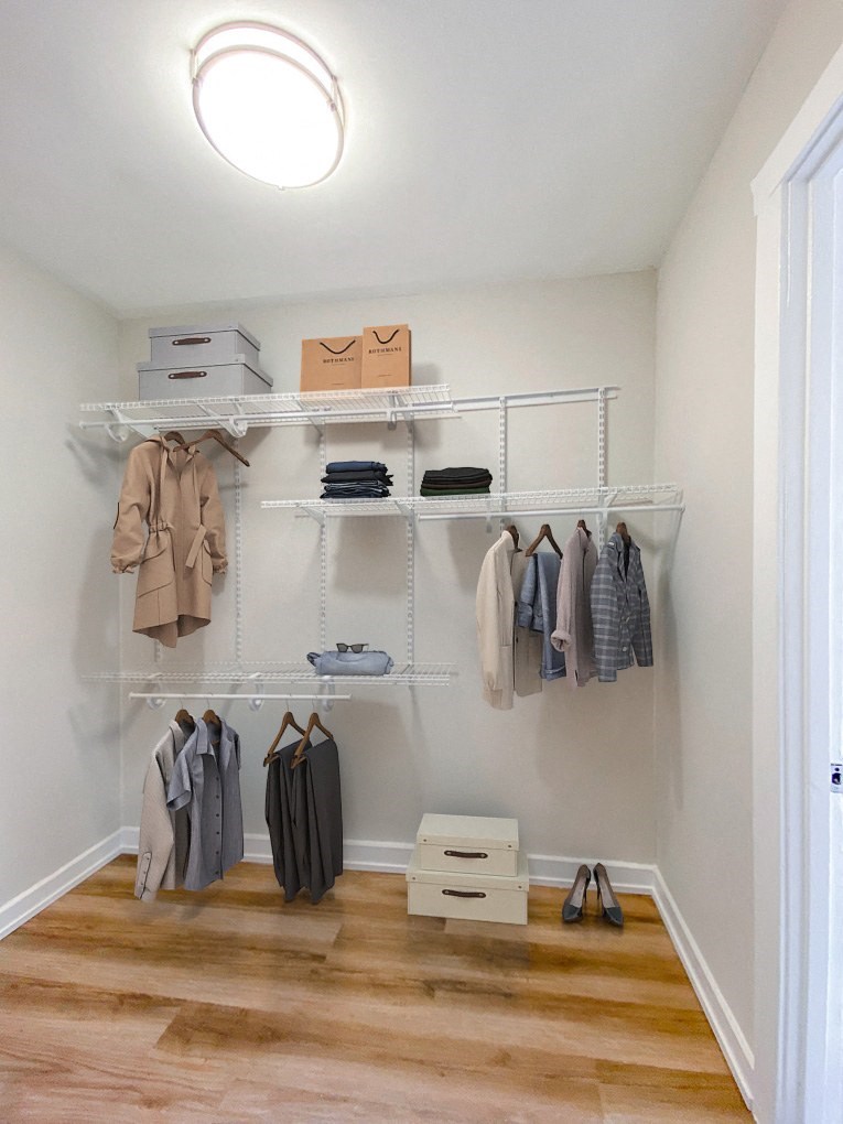 500 Fullerton Walk-in Closet