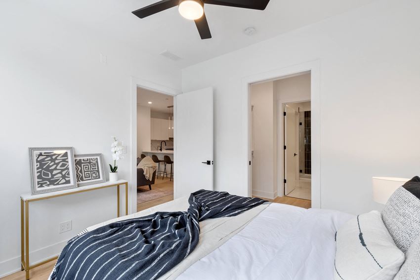 3821 N. Ashland Ave.