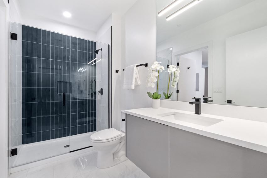 3821 N. Ashland Ave.